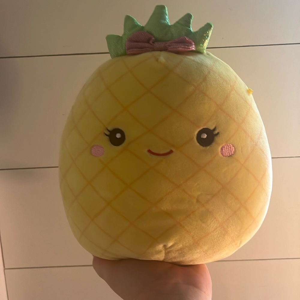 8 inch pineapple squish, mellow